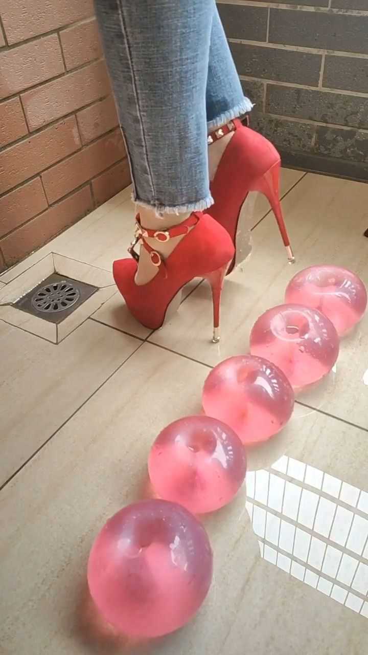 高跟鞋竟然还能这么玩?