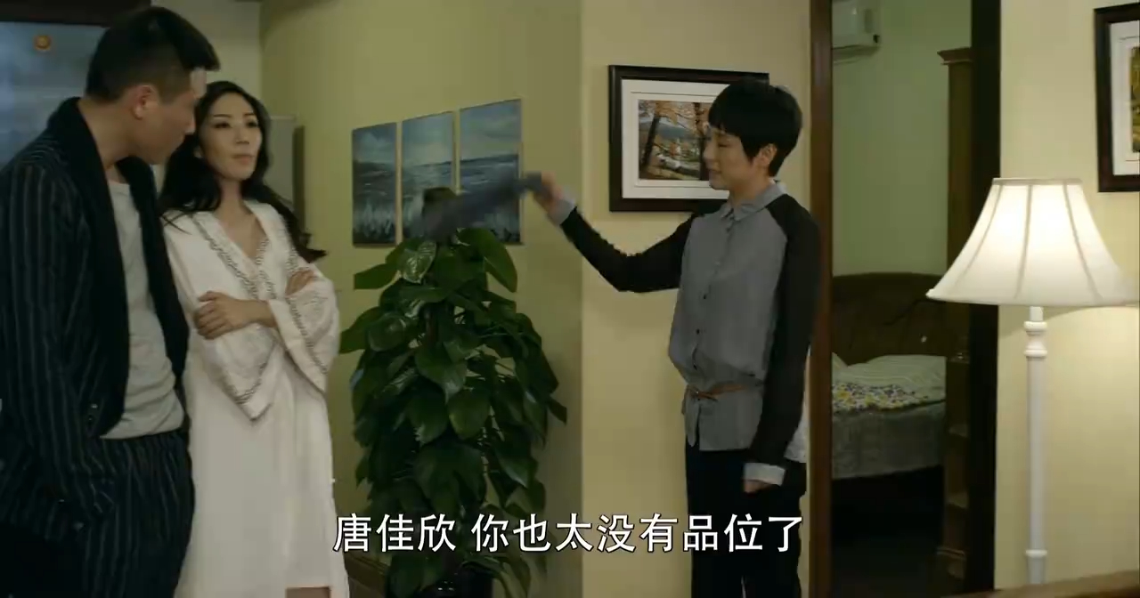 丈夫偷吃被抓现行,妻子当场怒提离婚,丈夫直接破罐破摔