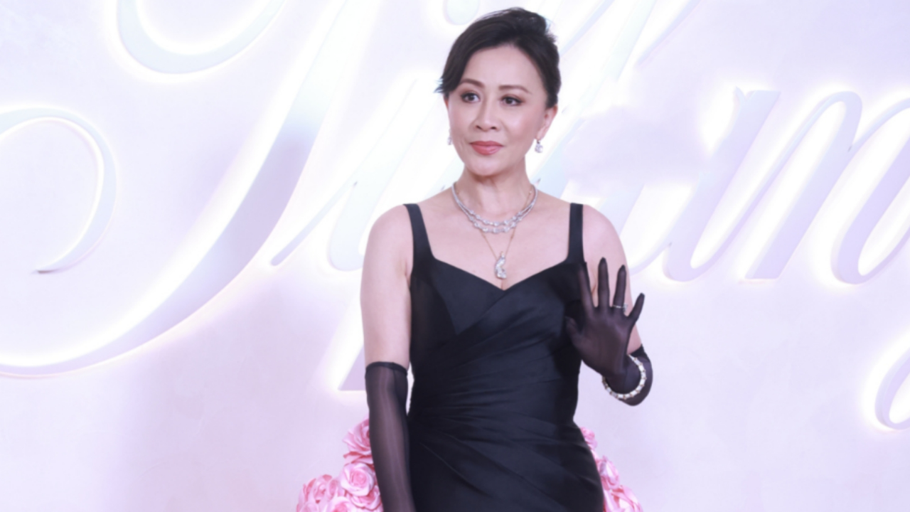 刘嘉玲出席活动赢麻了,身形出众气场强大,58岁状态好到令人惊叹