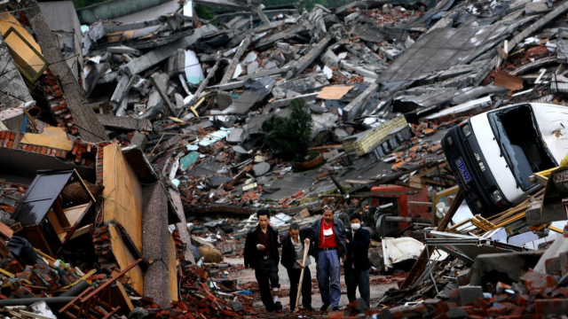 2008年汶川地震现场影像,顷刻间地动山摇,宛如末日来临