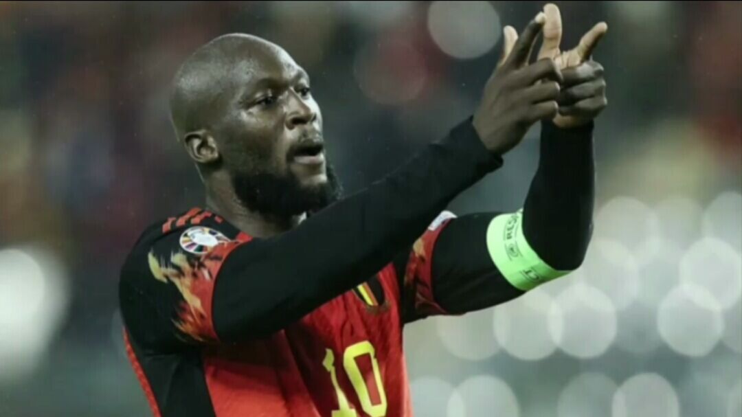 欧预赛卢卡库4射4进球半场下班比利时50十人阿塞拜疆头名出线