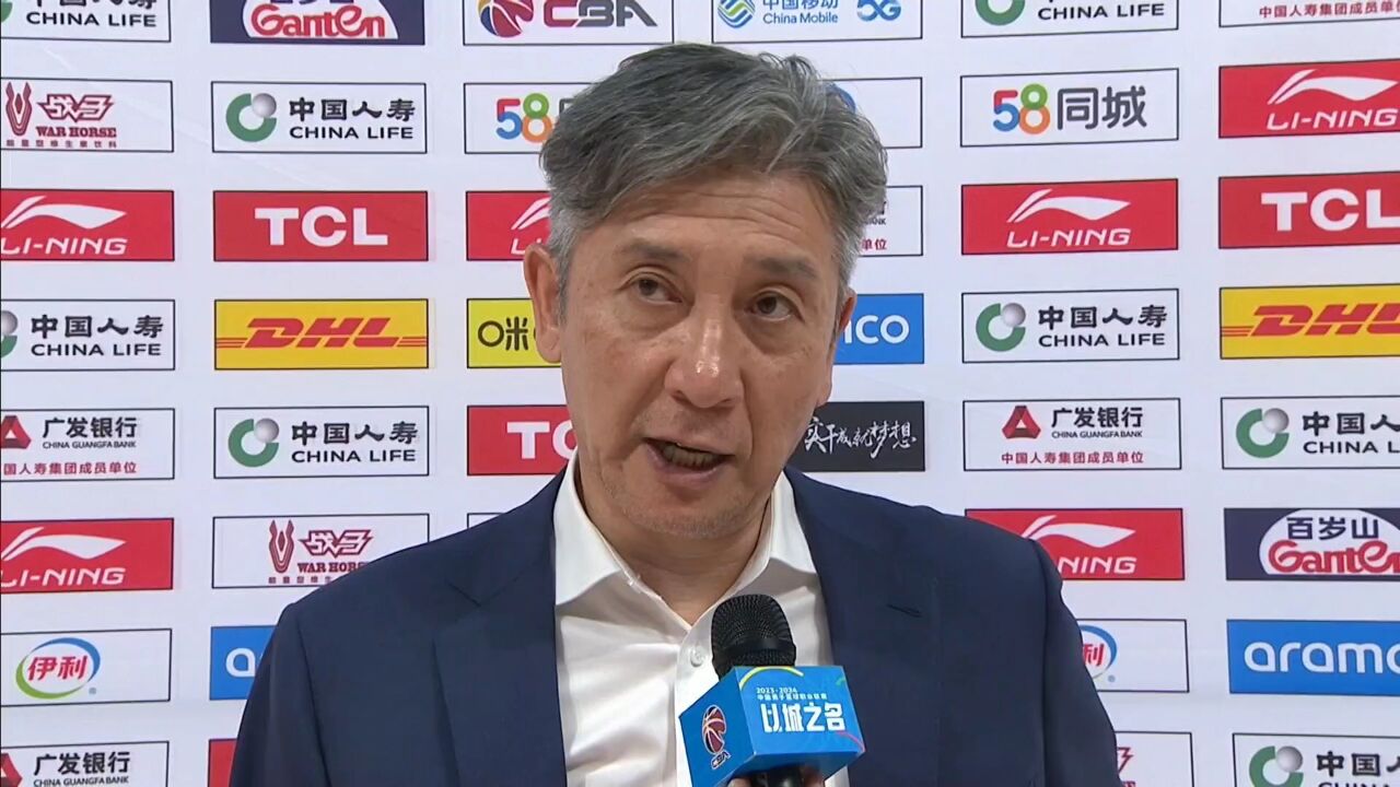 不敌北京男篮,惨遭四连败!深圳男篮主教练郑永刚指导赛后采访