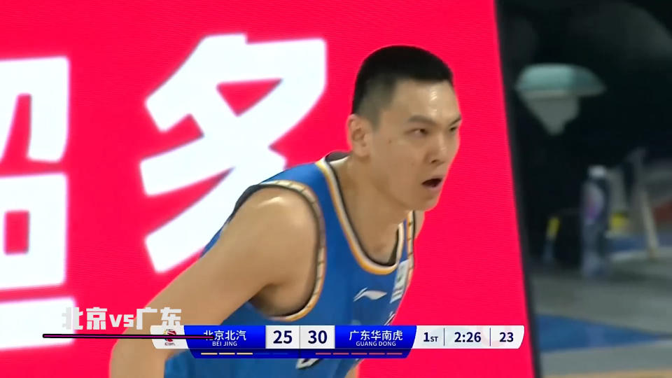 枪口都烧红了!朱彦西距离三分线三米远 迎着防守强行出手命中