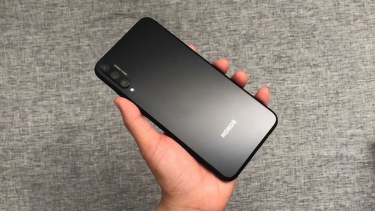 史上最亲民的荣耀手机799买的荣耀play3开箱