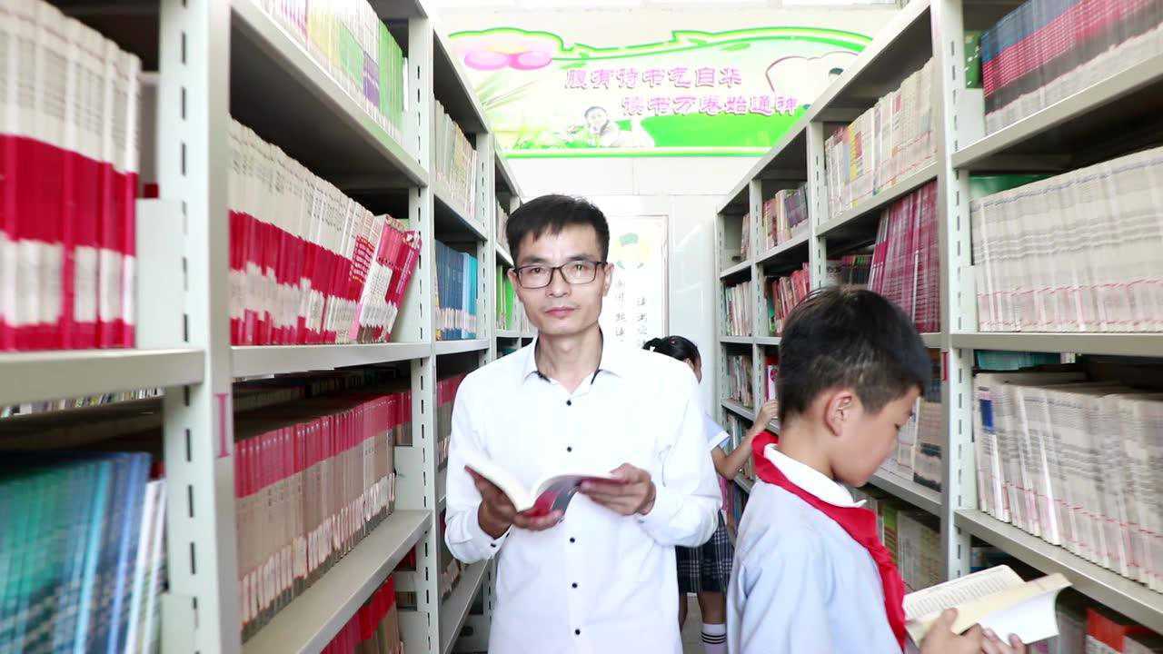 峰江小学《我和我的祖国》