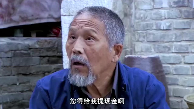 每块瓦片价格3.5大爷嫌贵,男子做一手势单子立刻定下来