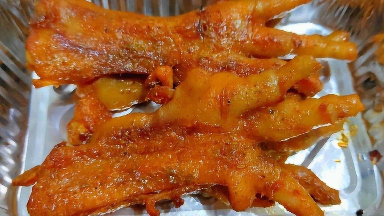生烤鸡爪改刀腌制上炉烤的全过程