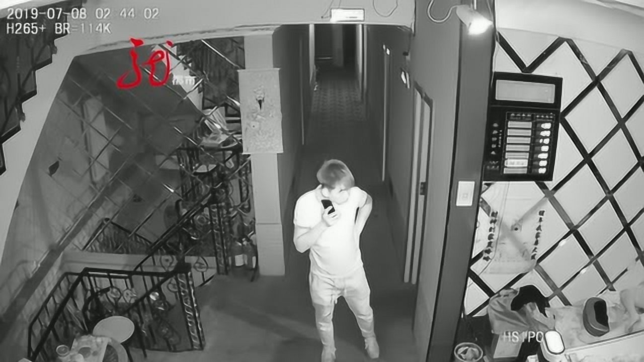 凌晨两点半旅店遭窃监控器下小偷原形毕露
