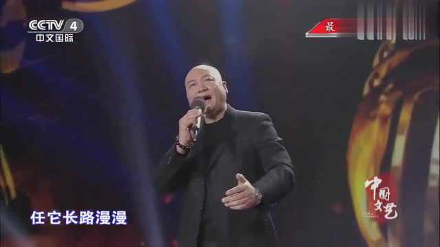 迟重瑞演唱《看我跃马扬鞭》,一片赤诚一往无前,不到灵山誓不还