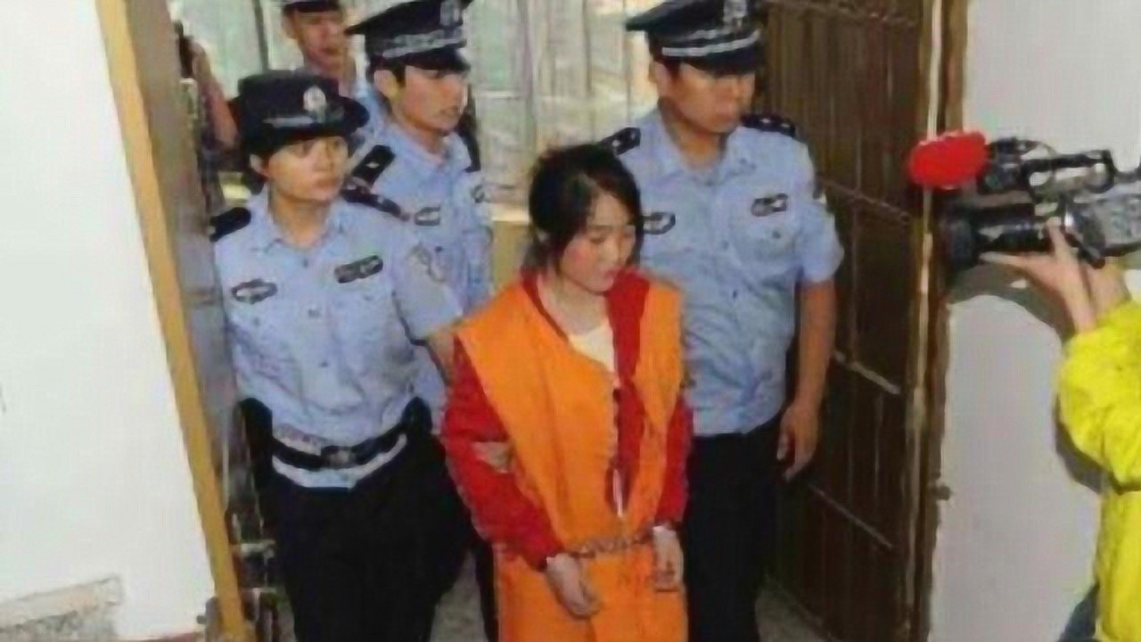 疯狂！31岁女老师“性侵”多名男学生，最大的还不满15岁！_腾讯视频