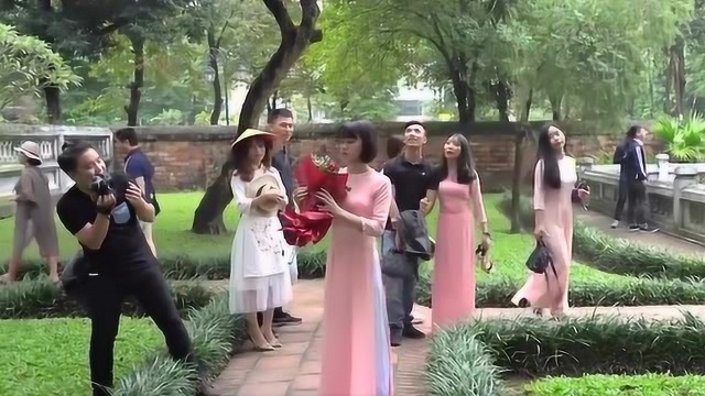 为什么越南女人都穿奥黛?看完视频就知道了