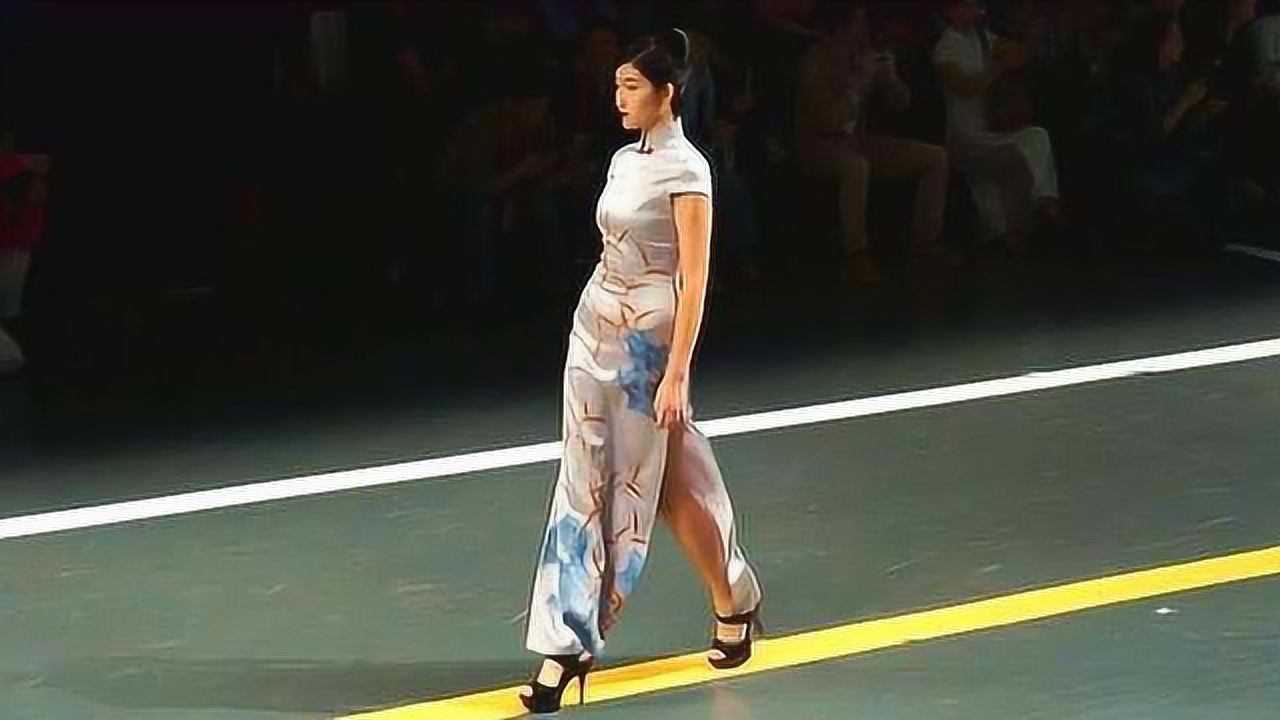 丰韵美女旗袍走秀，宛若风韵犹存贵妇，又掀起一阵民国风！_高清