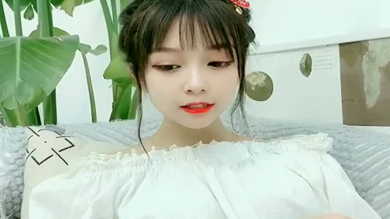 苓妹和哥哥大扫除,岂料苓妹被套路,可怜她的智商啊!