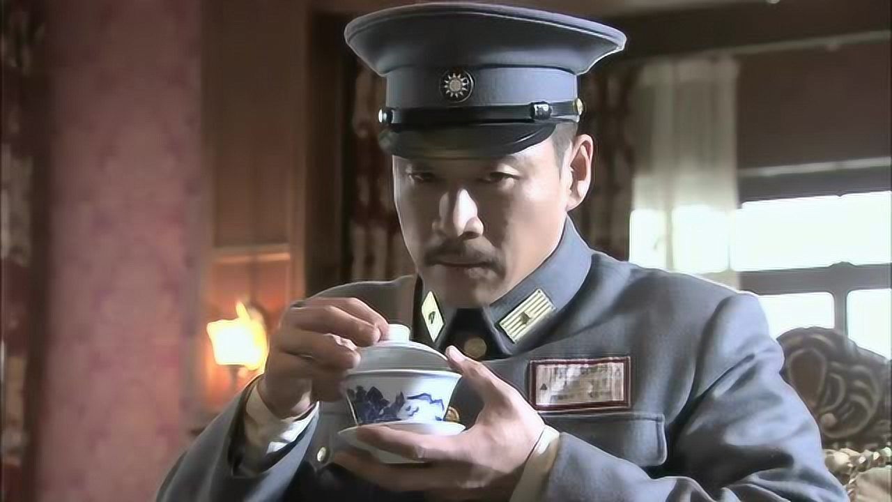 东方战场第02集马占山看到有抽鸦片的工具紧张悬疑背景音乐