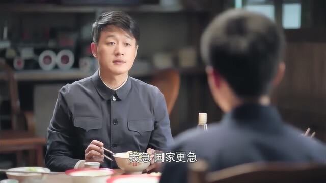 《奔腾年代》请病假回来读书?常汉卿怒摔酒杯:你这是逃兵