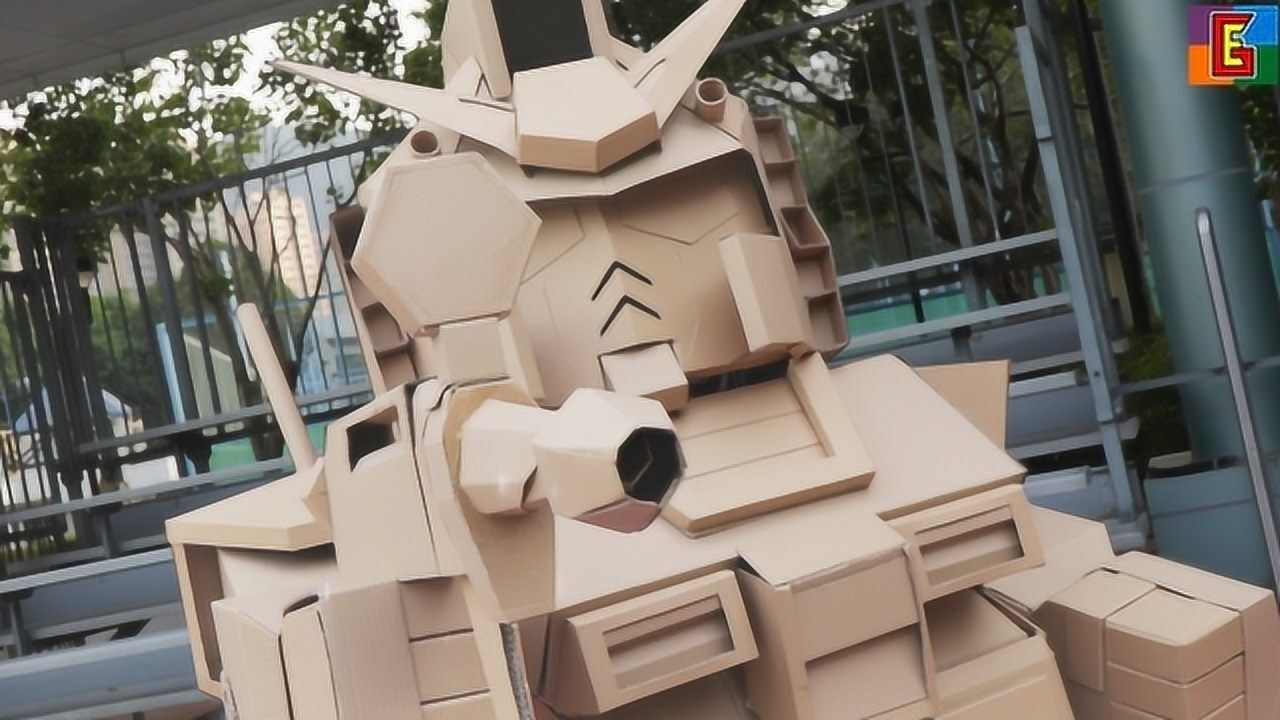 脑洞大开的纸板高达大战,特效做得很赞!