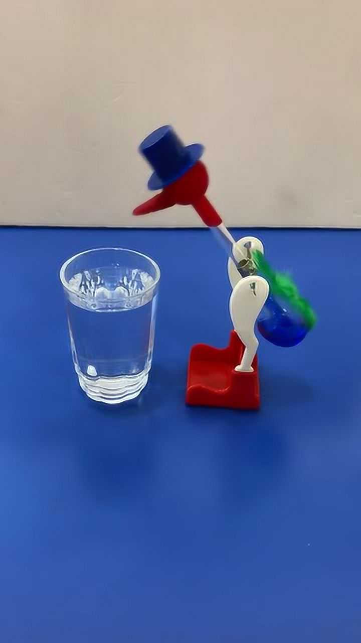 自动饮水鸟快制作起来,这个是大气压强的原理,头的压缩小一点_腾讯视