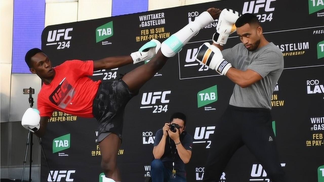 ufc"黑龙"阿迪萨亚火影忍者方式出场!