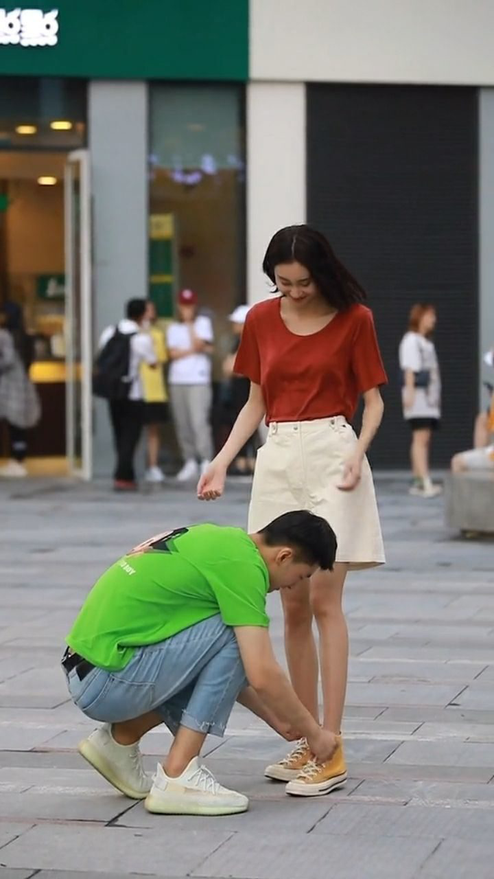 你男朋友给你系过鞋带么