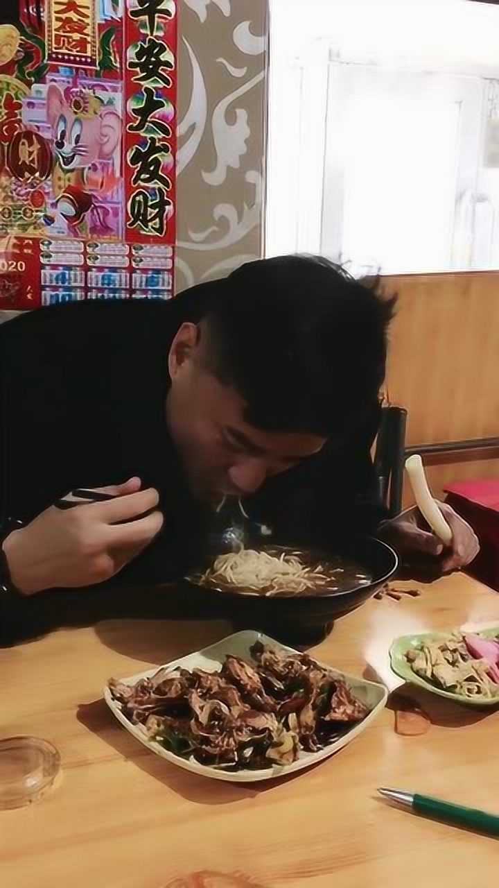 男人吃饭就应该这样!
