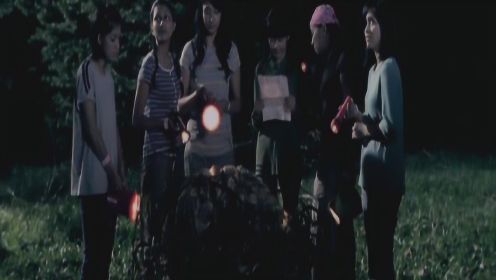电影《校园鬼降疯》：六名女大学生扮鬼上身，结果真的玩出鬼