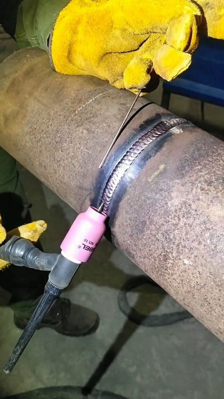 这就是手法大家焊接的时候一定要手稳请切记