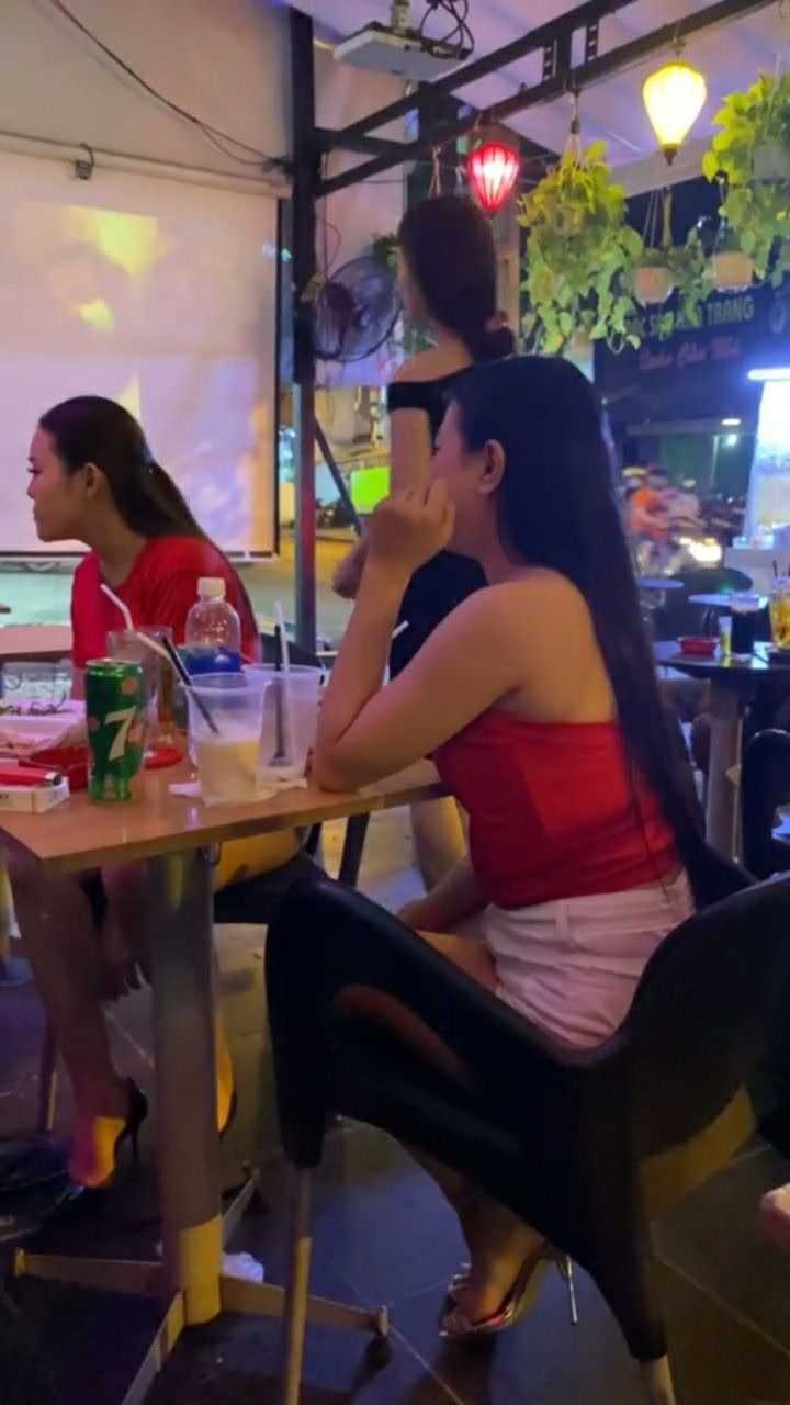 越南咖啡妹.长得非常漂亮