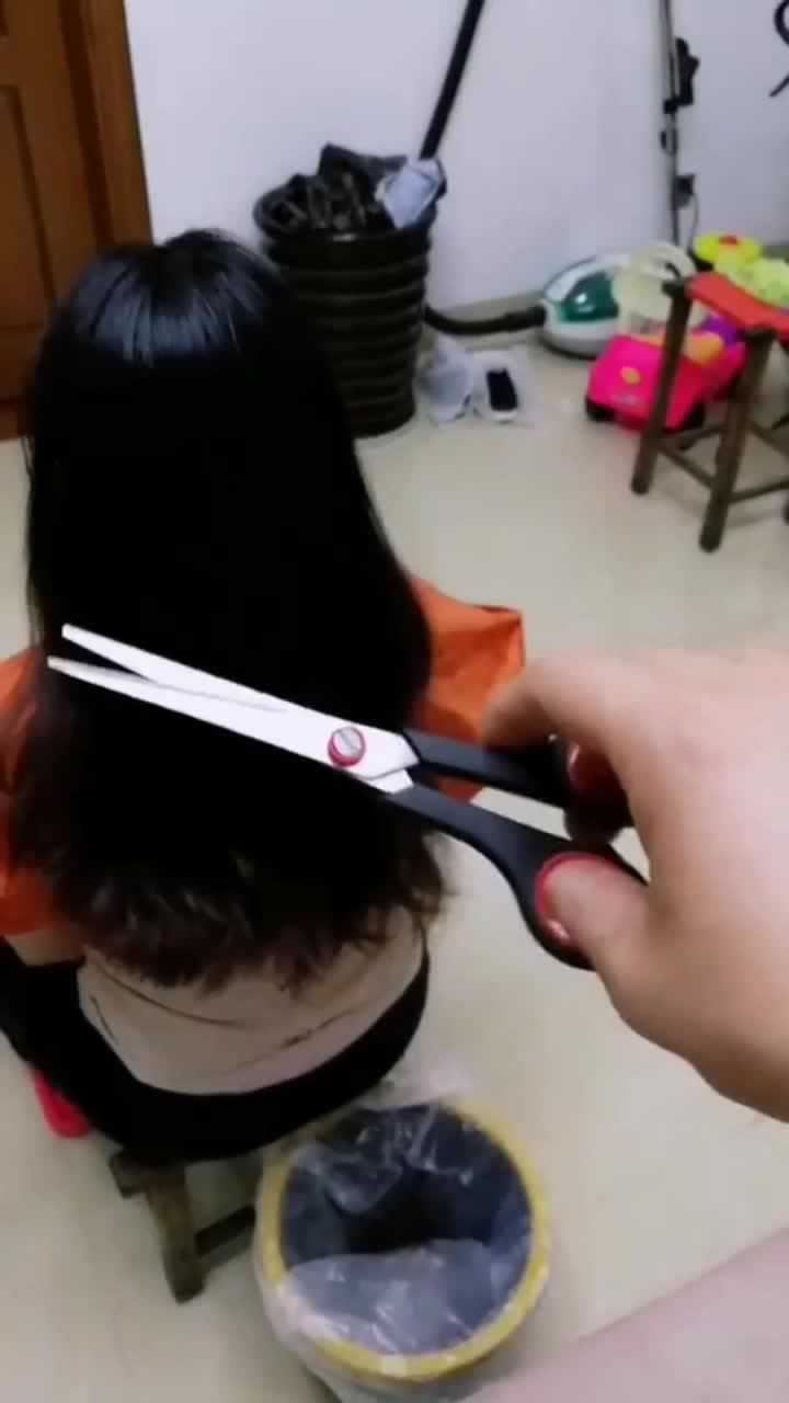 老公给媳妇剪头发这一剪刀下去还能见人吗