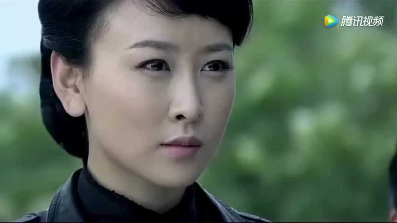 苍狼在女战友墓前苍狼突击队终于回归八路军真是振奋人心