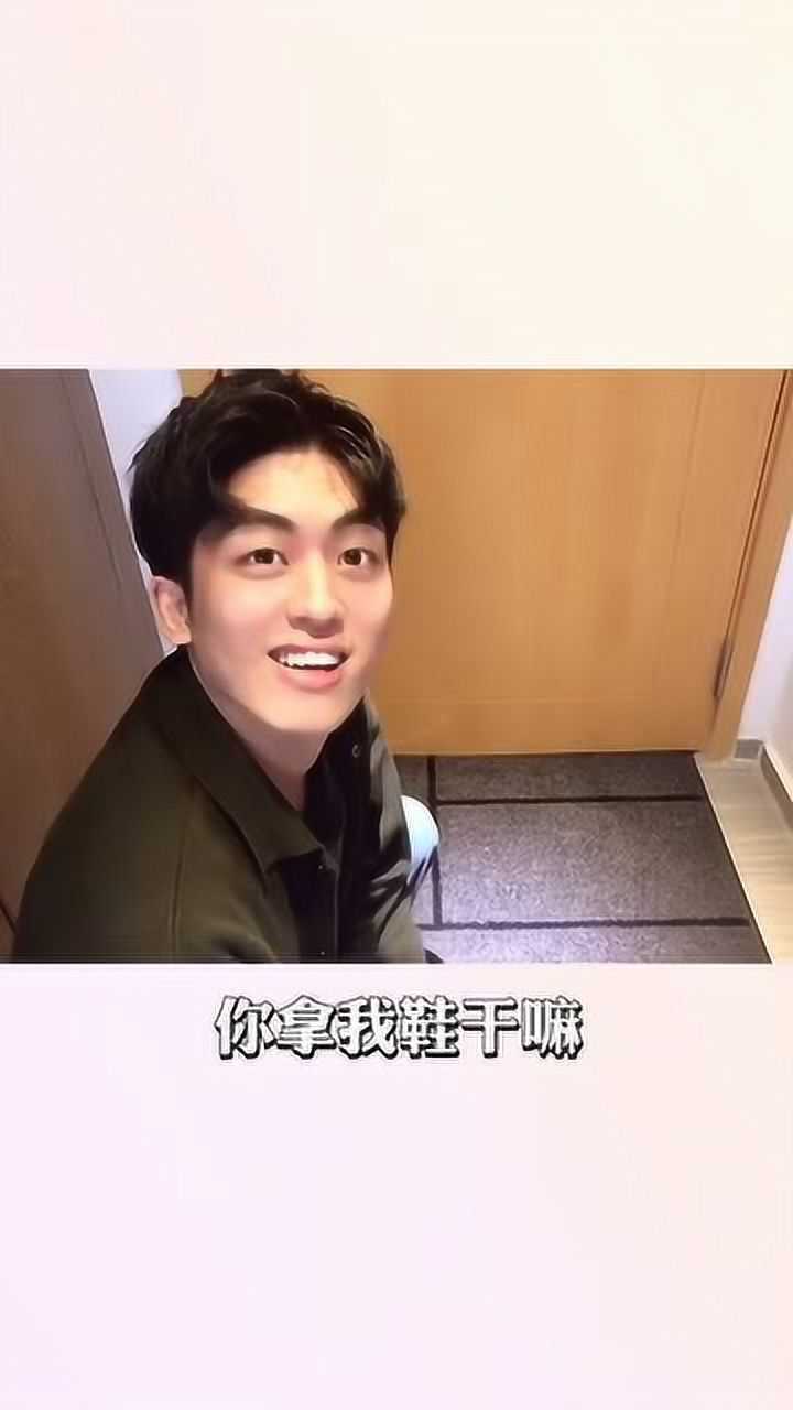 闻鞋子男生图片