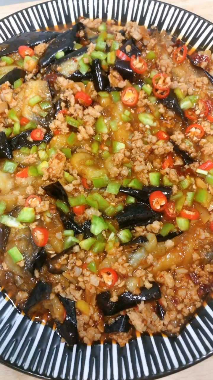 老干妈肉末扒茄子的教程