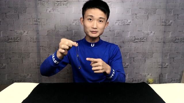 魔术揭秘:为什么相互摩擦后,两根密封的大别针就会穿透在一起?