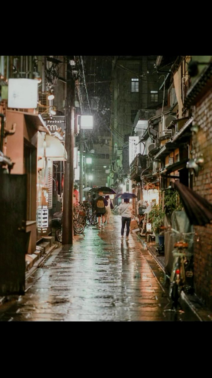 下雨天的巷子好漂亮