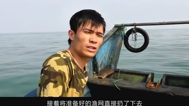 小伙出海发现深海巨鳗,简直比人的胳膊还粗,徒手捕捉竟差点被反咬一口