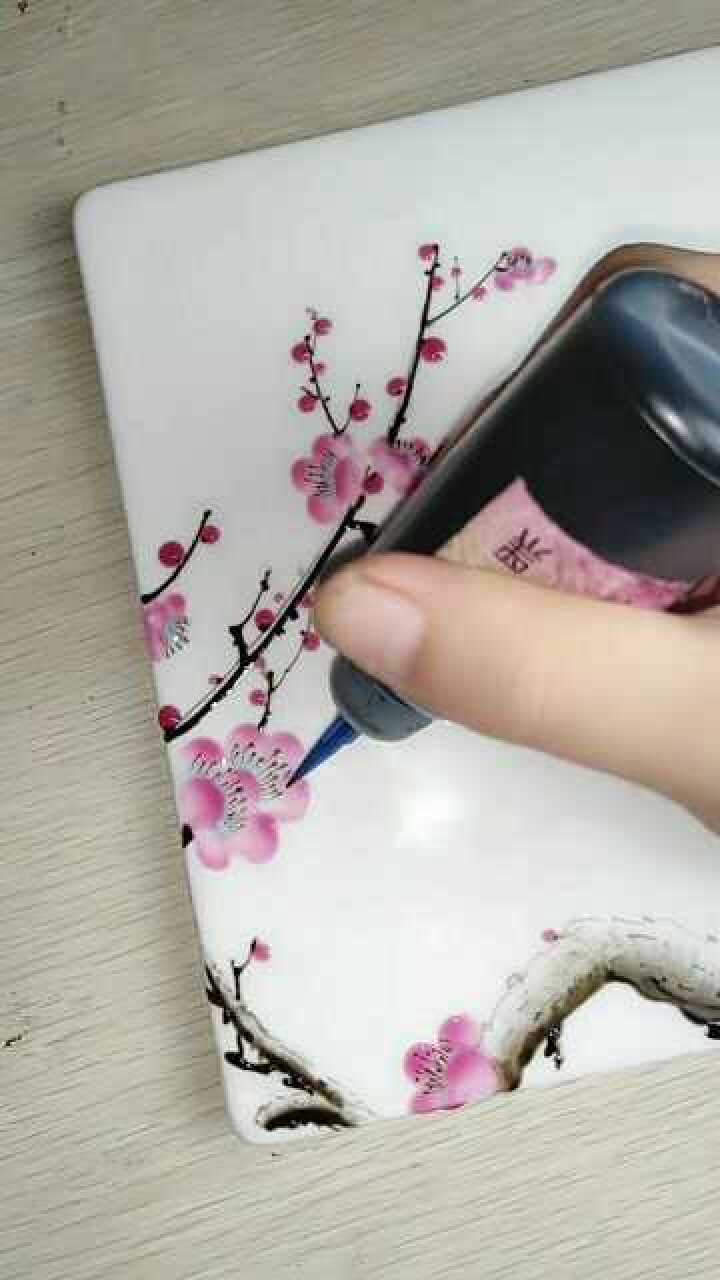 简简单单画一幅梅花,用果酱画出来,别有一番神韵