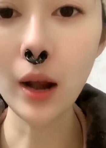 害怕!鼻子里边居然抠出这么大两坨鼻屎