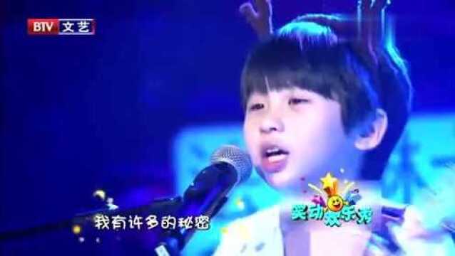 李世恩带病演唱《我是一条小青龙》,脑袋滚烫,舞台上绽放光彩