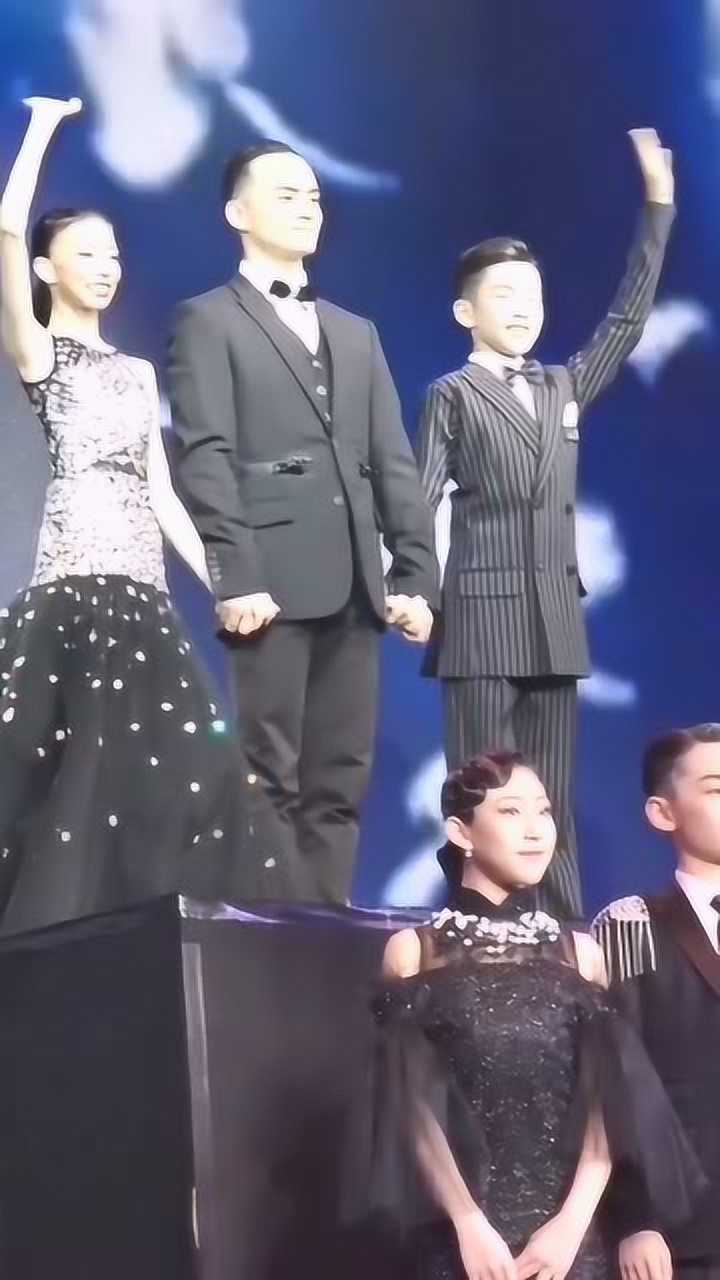 职业冠军携手12岁精英组冠军-王崇墨&李茉晗,为他们张开梦想的翅膀