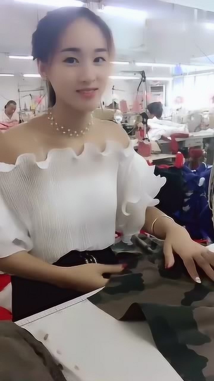 这么漂亮的妹子怎么会在电子厂打工呢太可惜了啊