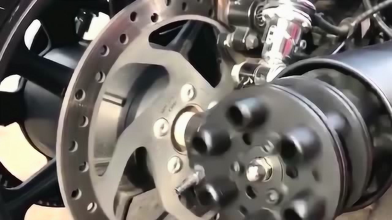 加特林式的排气来了!排气管上装这个是干嘛用的?看起来好吓人啊