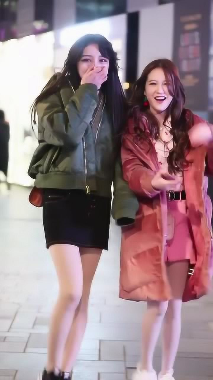 美女打招呼的时候真的好漂亮