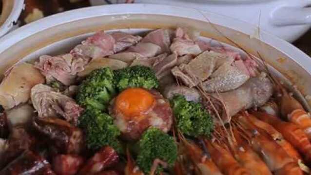 在众多食材上浇上芡汁会紧包原料,从而制止原料内部水分外溢