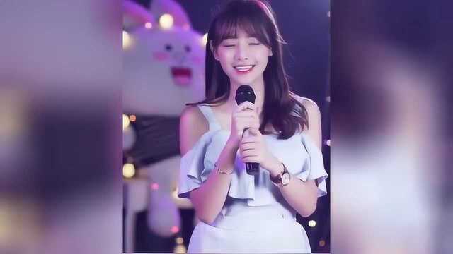 又一首网络神曲火了,被兔子牙一翻唱,单曲循环中