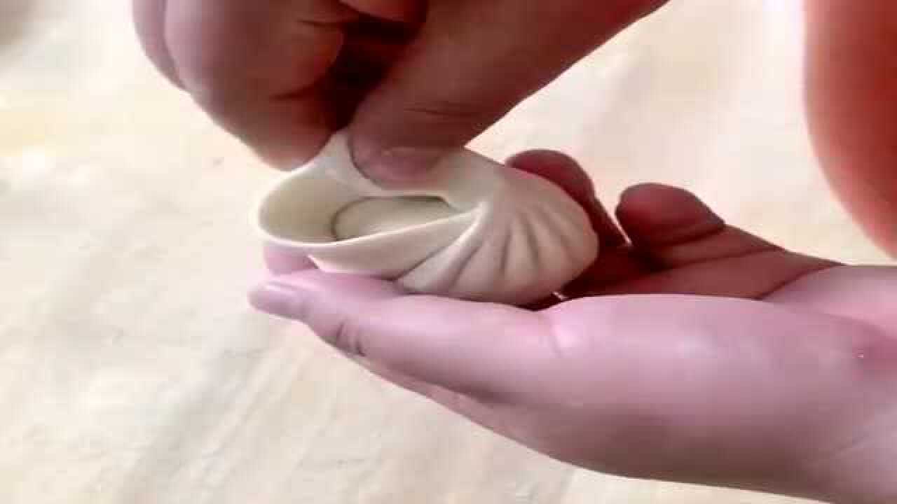 包包子的手法慢动作教学再学不会的就真的太笨了