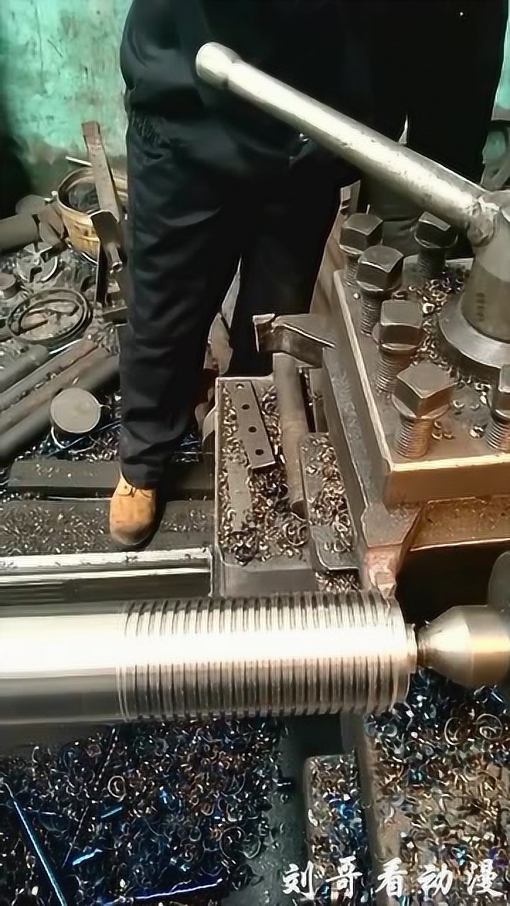 看看高手是怎么在车床上车螺纹的