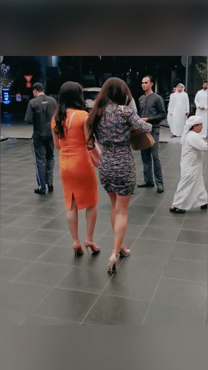 迪拜街头偶遇中国富婆,下车的那一刻,网友:大哥的女人