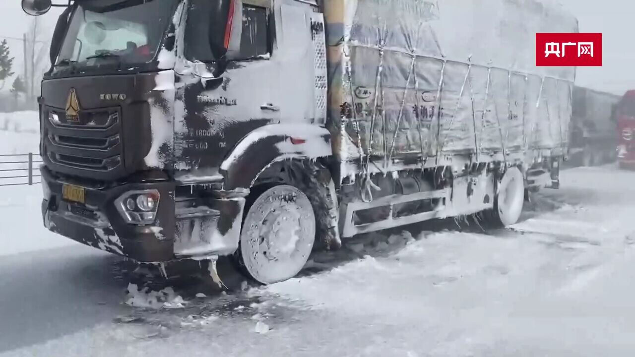 雨雪大风极端天气阻断道路致人车被困 内蒙古交通紧急救援_腾讯新闻