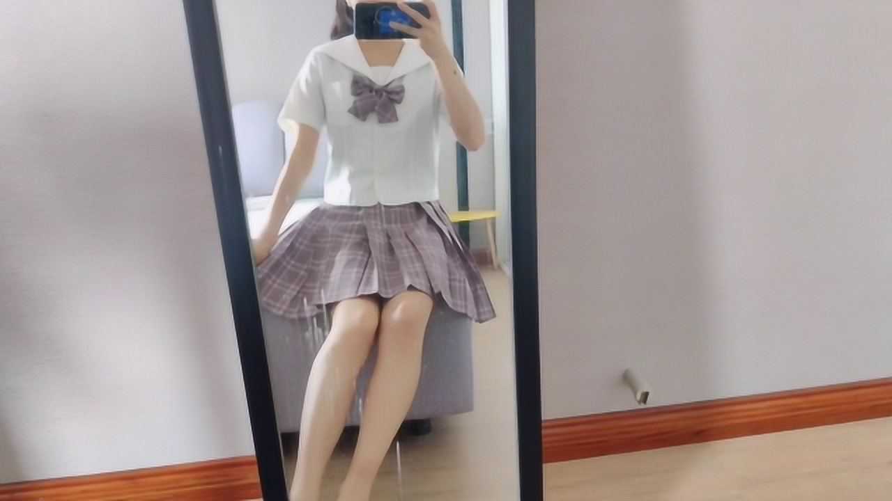 00后小美女试穿压箱底jk制服难怪日本高中生都这么穿真青春