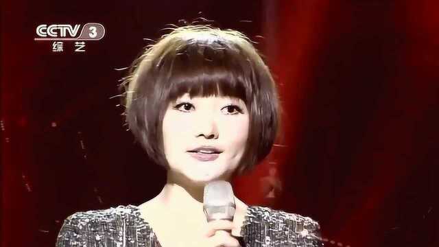 金海心演唱一曲《歌声与微笑》,人美歌甜,经典怀旧