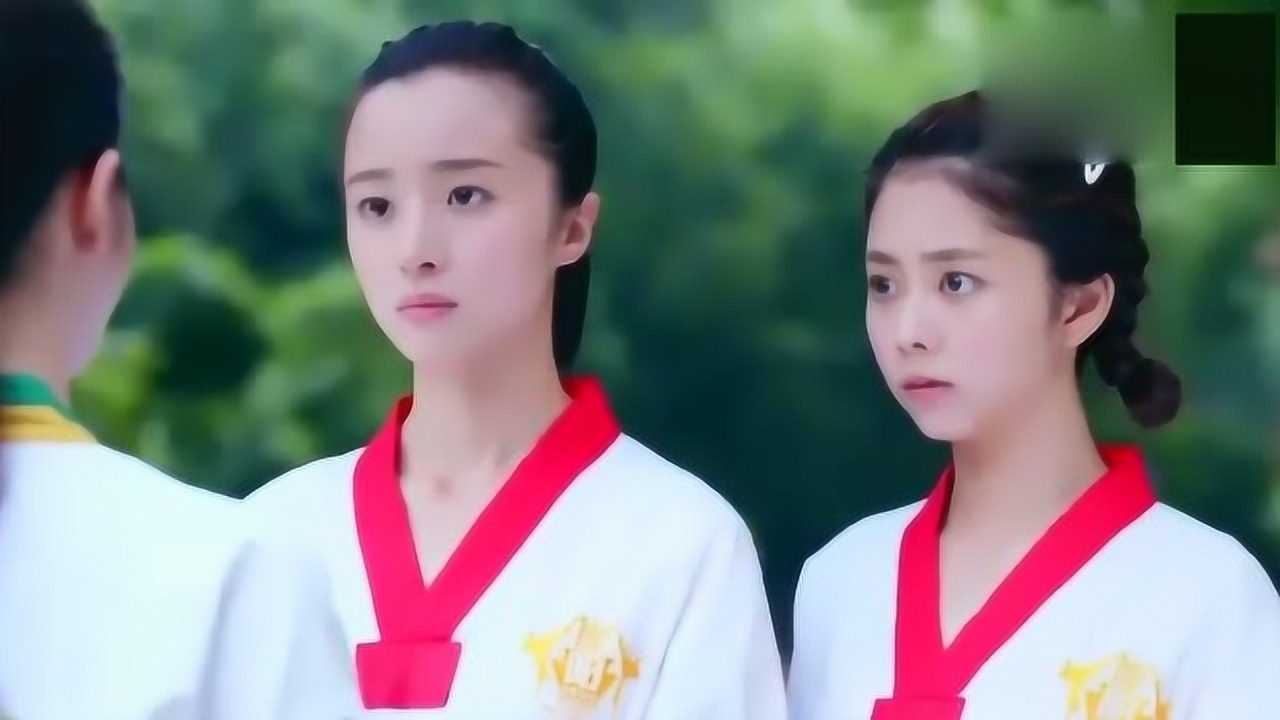 旋风少女金敏珠战败了不服输直接叫来了李恩秀给自己助阵